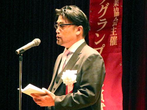 第８代理事長に就任した吉村正裕氏があいさつ